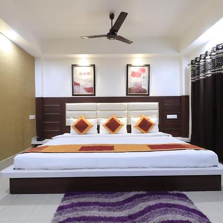 Hotel Rashmi Гувахати Экстерьер фото