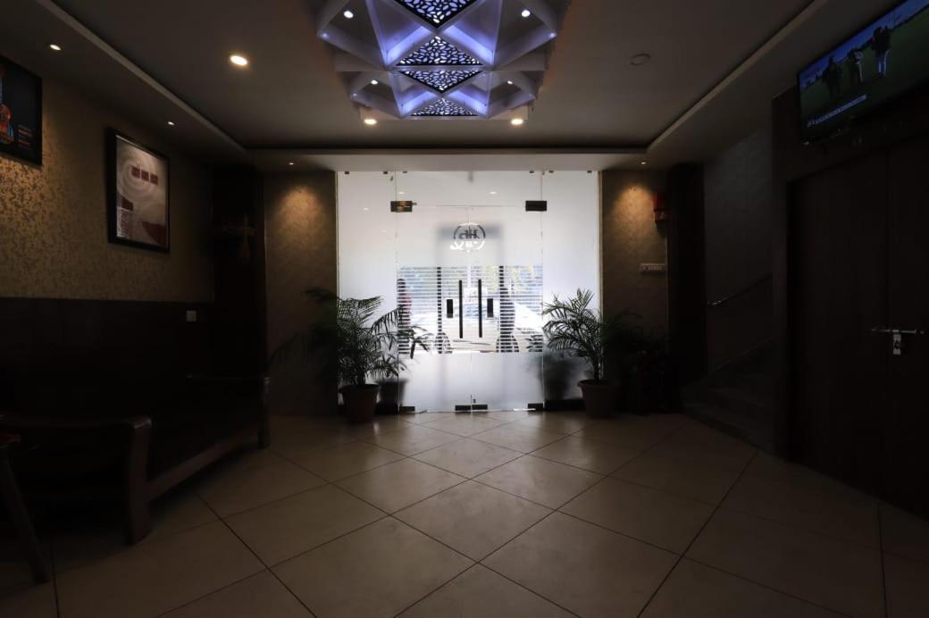 Hotel Rashmi Гувахати Экстерьер фото