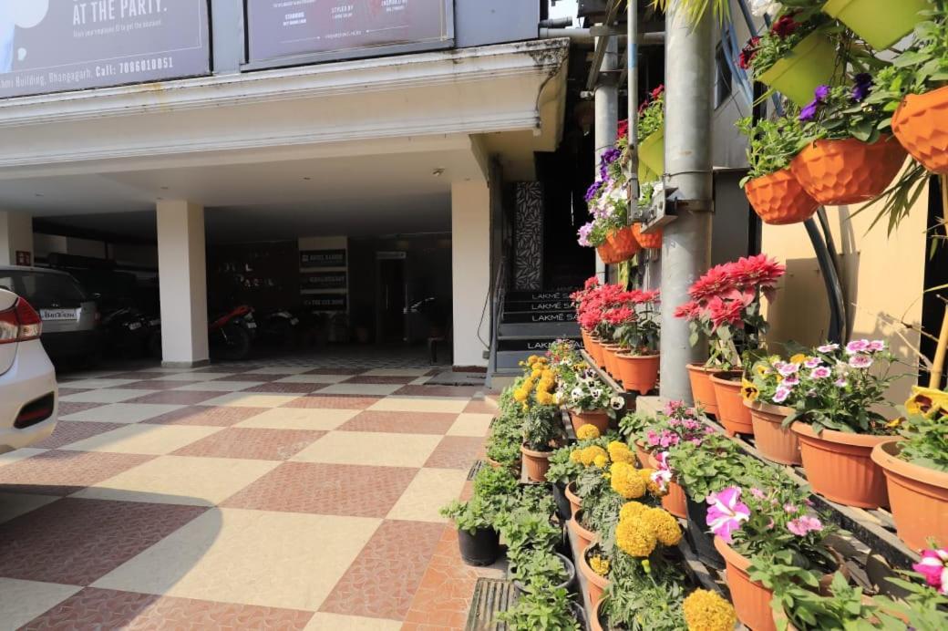 Hotel Rashmi Гувахати Экстерьер фото