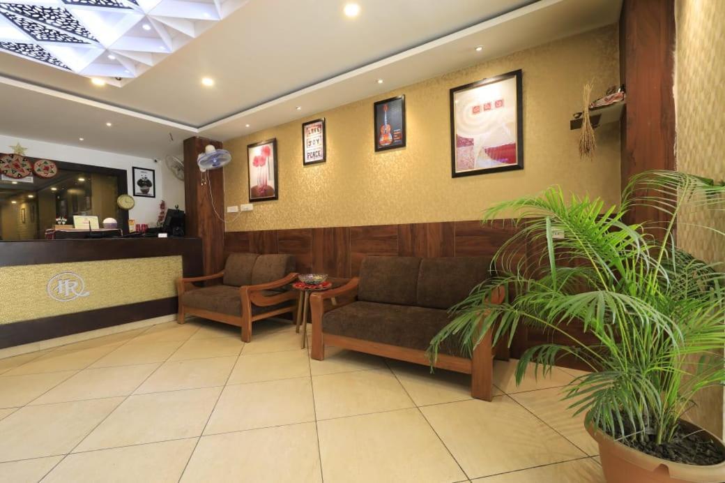 Hotel Rashmi Гувахати Экстерьер фото
