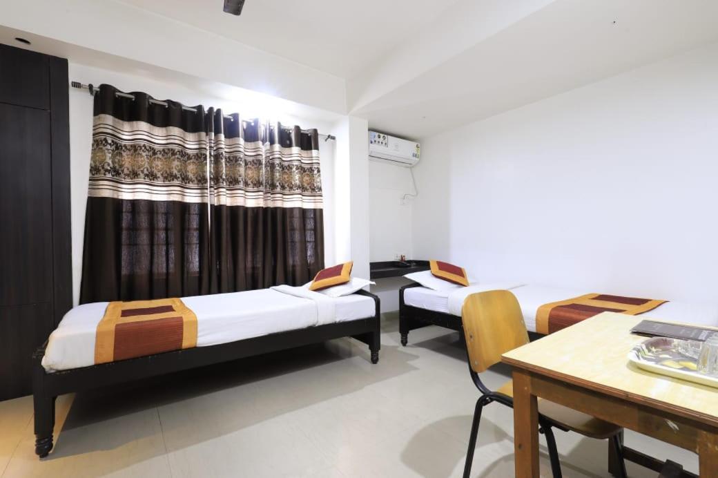 Hotel Rashmi Гувахати Экстерьер фото