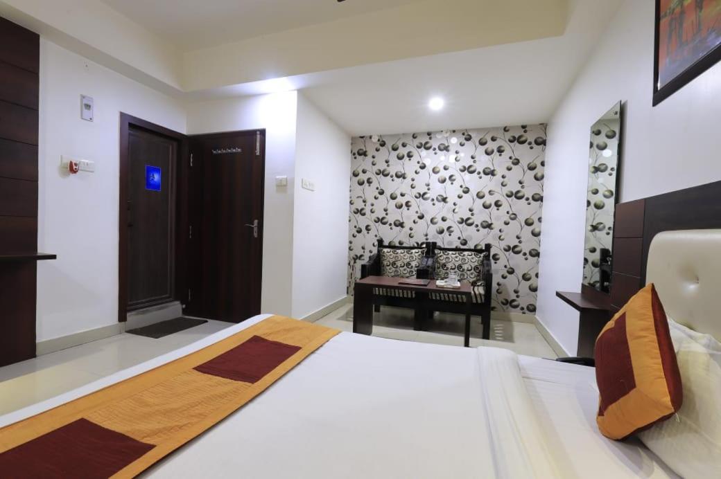 Hotel Rashmi Гувахати Экстерьер фото