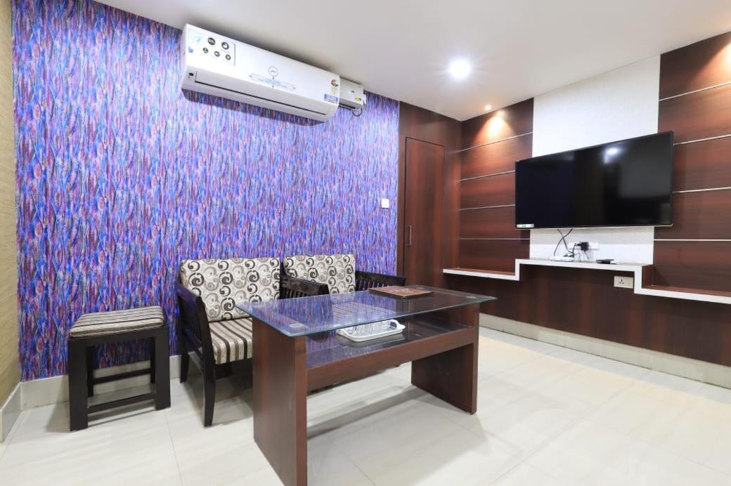 Hotel Rashmi Гувахати Экстерьер фото