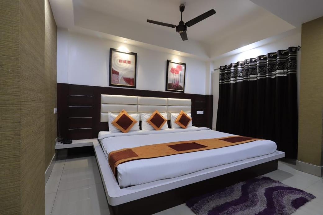Hotel Rashmi Гувахати Экстерьер фото